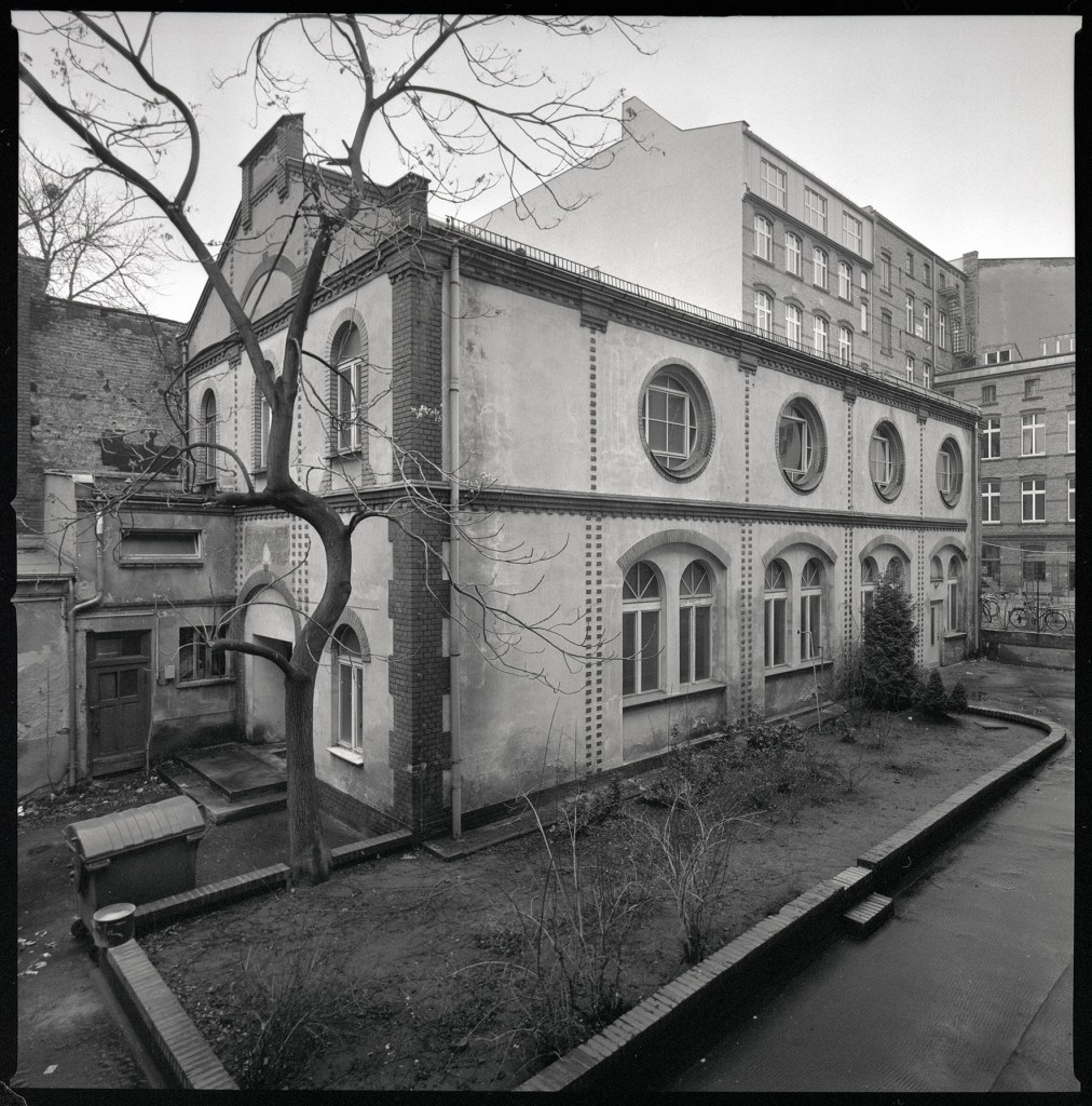 Seitenansicht Synagoge Beth Zion Brunnenstraße 33, 6. April 1998, Quelle: Landesarchiv Berlin, Foto: Kasperski, Edmund