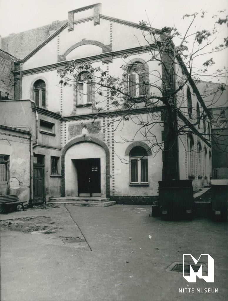 Ansicht Zugang zur Synagoge Beth Zion, Aufnahme: März 1990, Fotograf unbekannt, Quelle: Mitte Museum