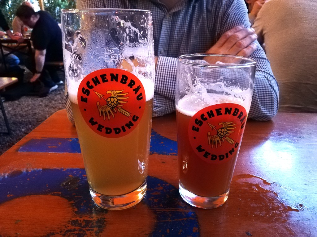 Ein großes und ein kleines Glas mit Eschenbräu-Bier. Foto: Hensel