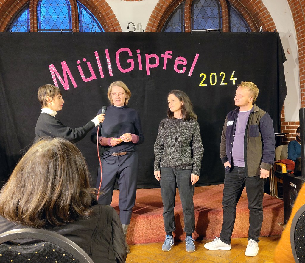 Beim Müll-Gipfel. Foto: Hensel