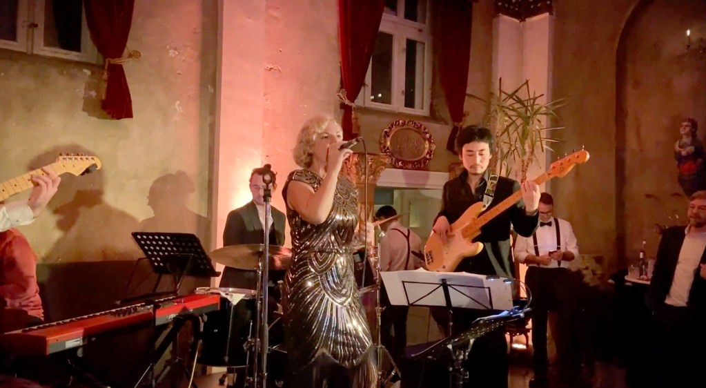 Konzert mit Sängerin Karolina Trybala im Ballhaus Wedding. Foto: Ballhaus Wedding