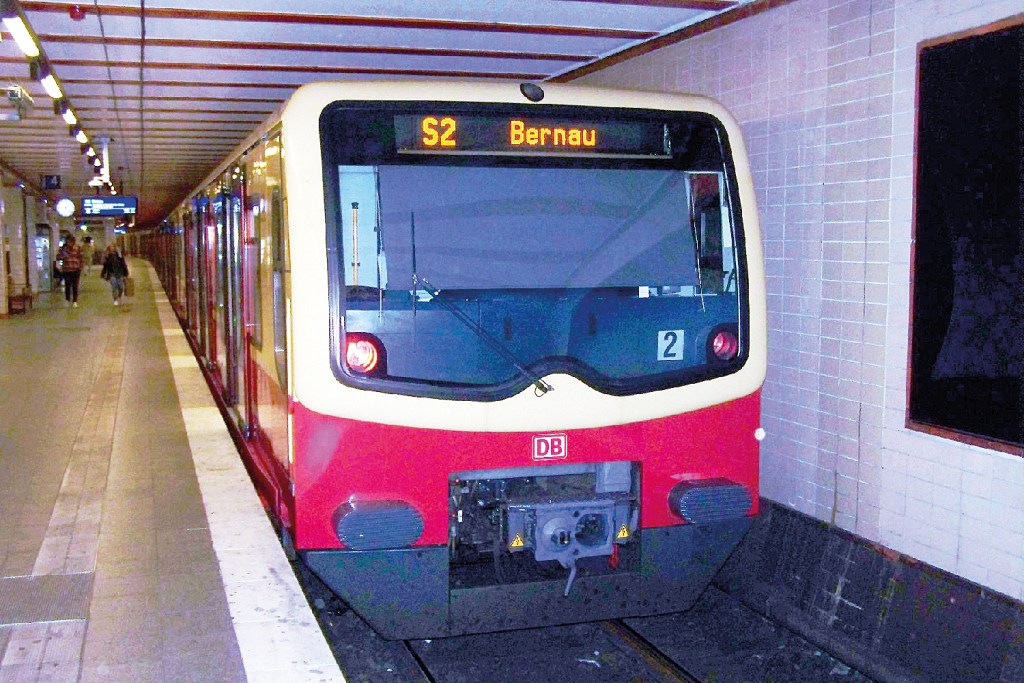 Abfahrbereite S-Bahn der Linie 2 im Nordbahnhof nach Bernau. Foto: Ralf Schmiedecke