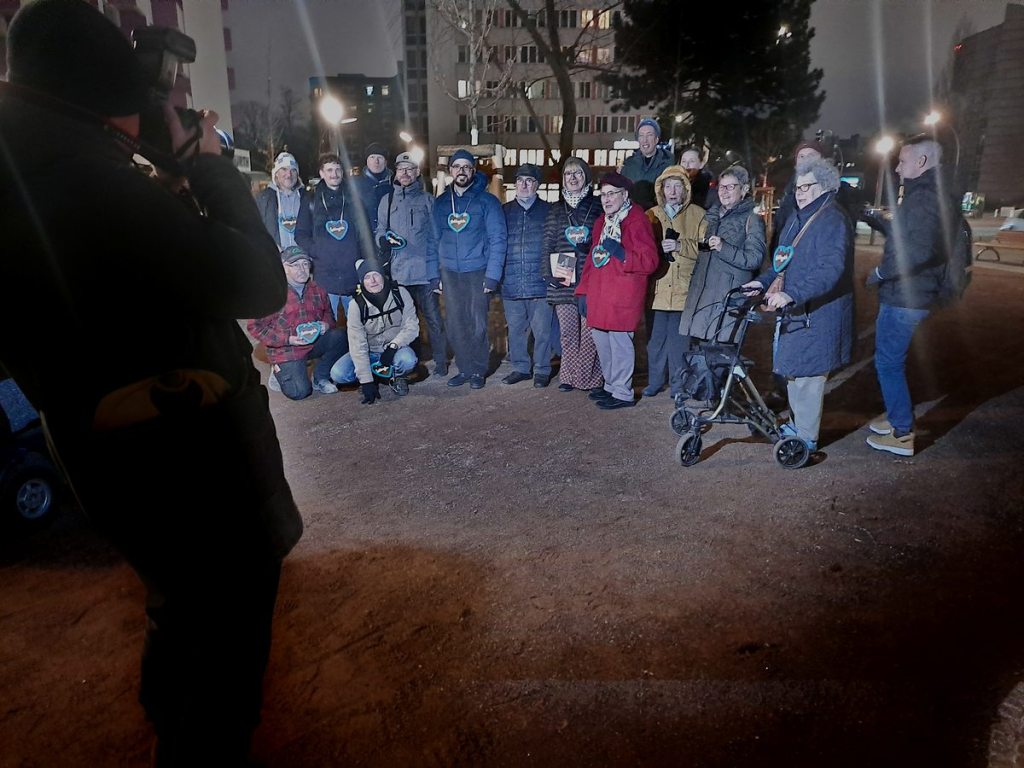 Gruppenfoto bei der Eröffnung des Weddingplatzes. Foto: Andrei Schnell