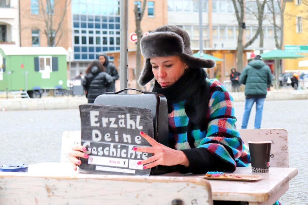 Eva-Lena Lörzer bittet am Leo: Erzähl Deine Geschichte. Foto: Andrei Schnell