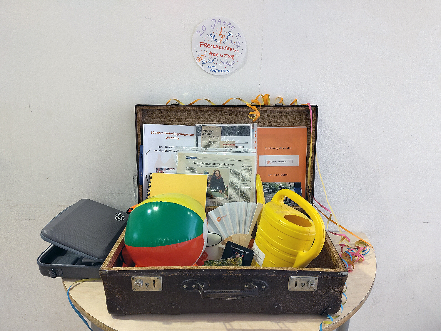 Ein Koffer für die Freiwilligenarbeit