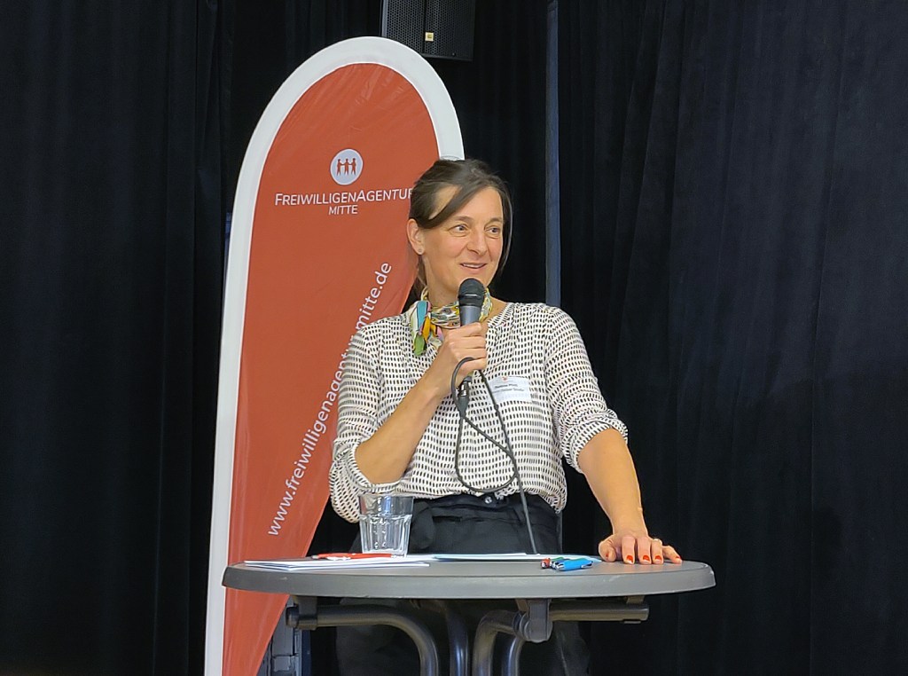 Bettina Pinzl, Geschäftsführerin der Fabrik Osloer Straße, gratulierte. Foto: Hensel