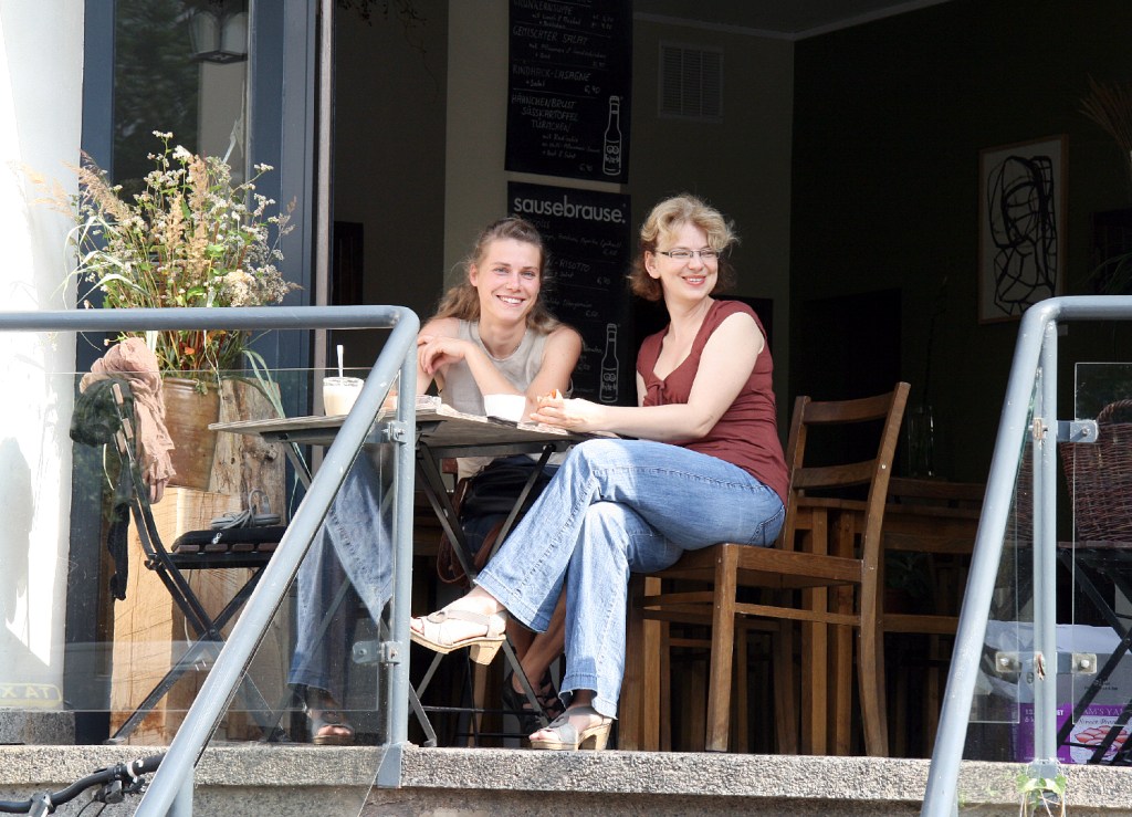 Ann-Kathrin Mätzold (links) und Marta Susid sind die Betreiberinnen des Cafés. Foto: Hensel