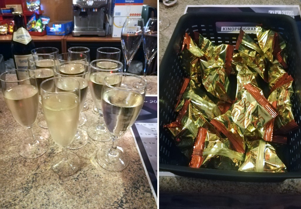 Gläser mit Sekt und Glückskekse gab es bei der Neujahrspremiere im City Kino vor einem Jahr. Foto: Hensel