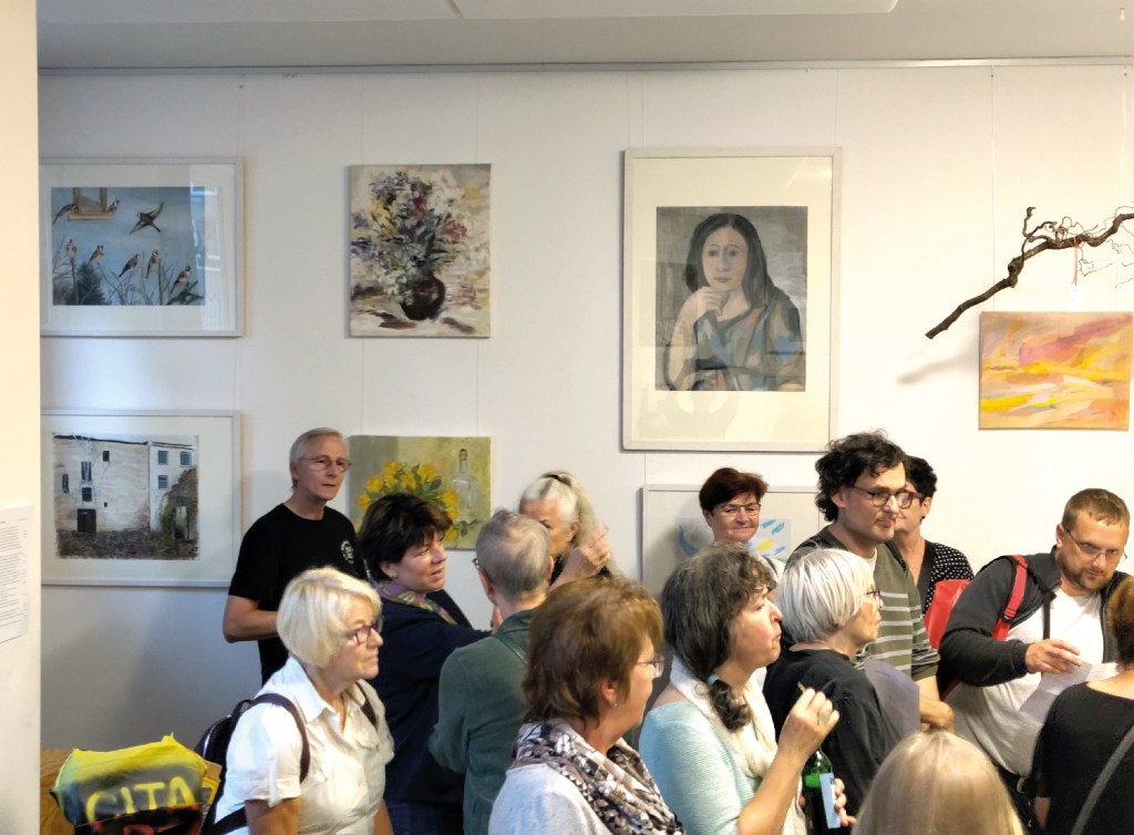 Bei einer Vernissage in der Waschküche. Foto: Hensel