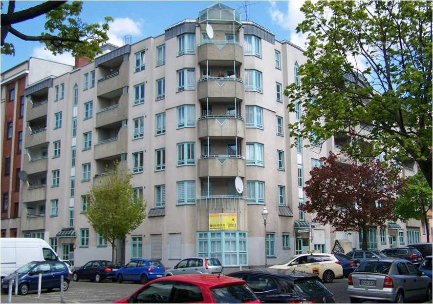 Gestern und heute: Das Haus an der Ecke Jasmunder und Stralsunder Straße im Jahr 2017. Foto: Ralf Schmiedecke