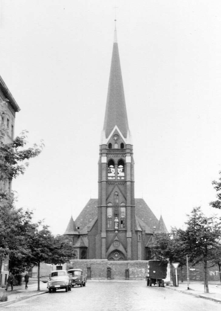 Die Versöhnungskirche mit Berliner Mauer um 1965. Foto: Sammlung Ralf Schmiedecke