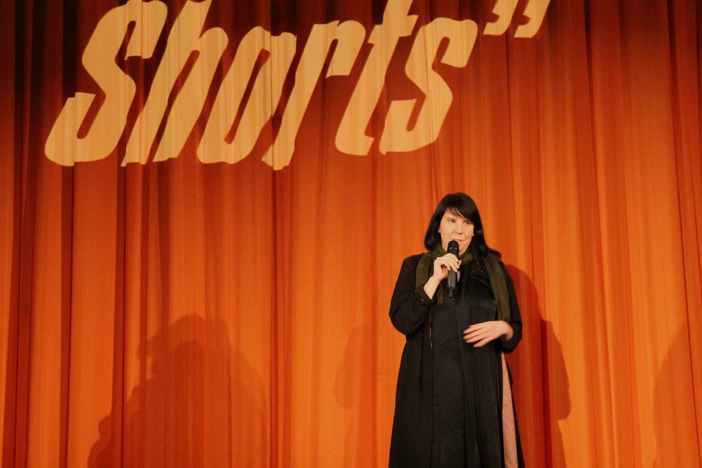 Die Moderatorin des Festivalabends von British Shorts im City Kino Wedding. Foto: Hensel 