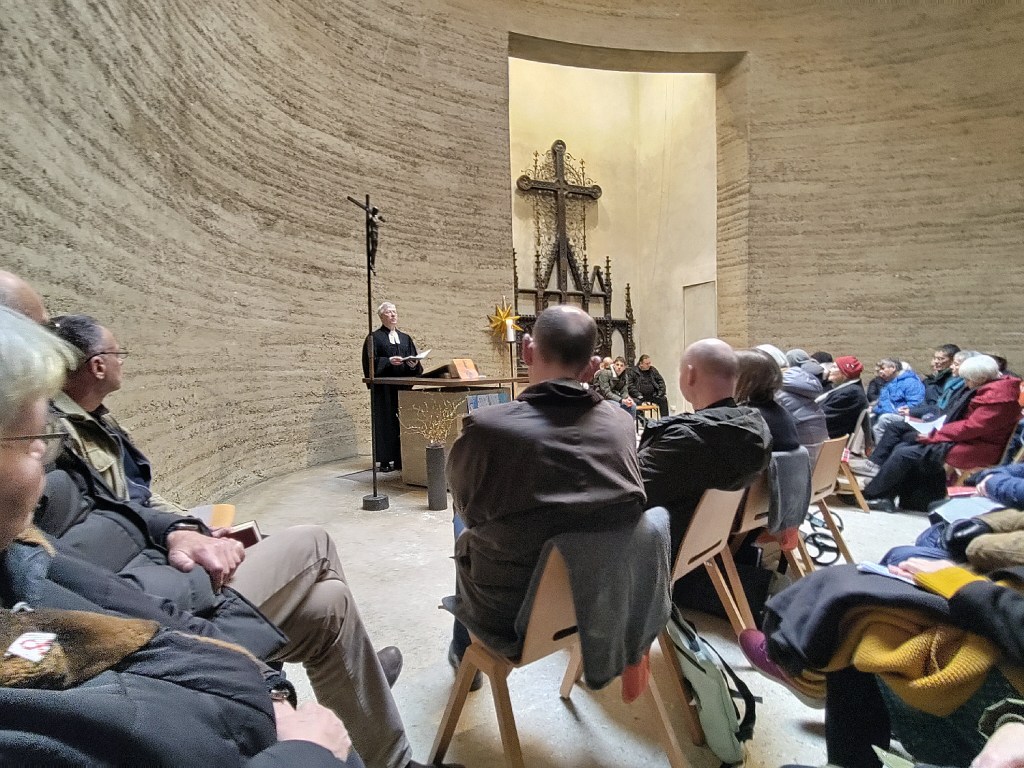 Bei einem Gottesdienst in der Kapelle der Versöhnung. Foto: Hensel