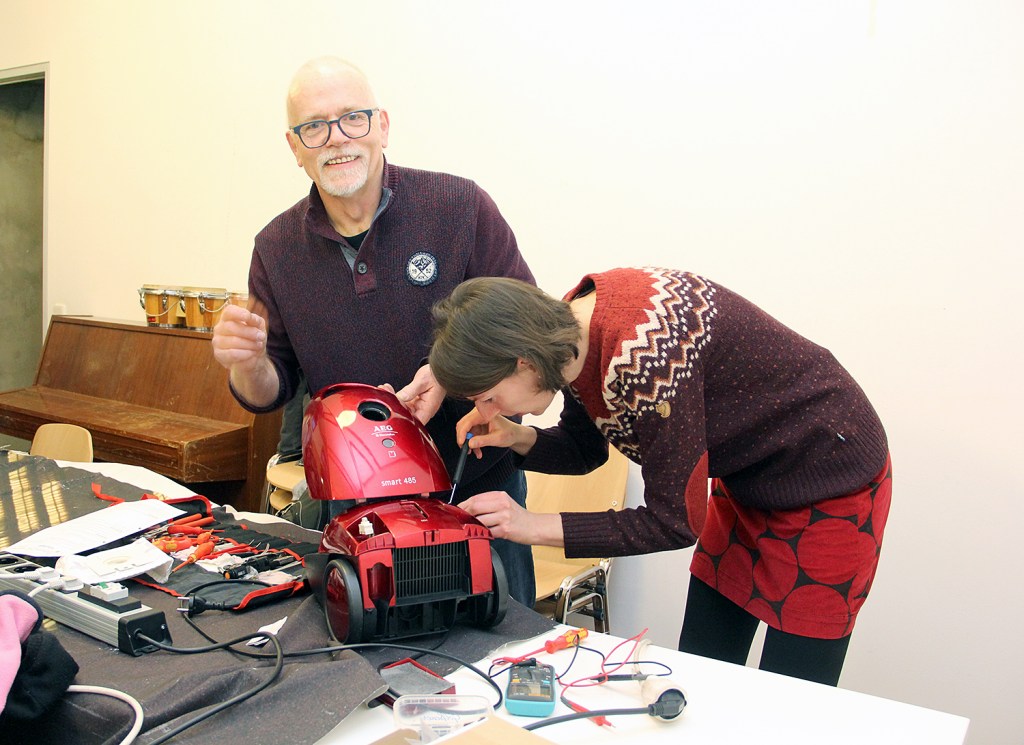 Beim Repair Café in der Fabrik Osloer Straße gibt es Hilfe beim Reparieren. Foto: Hensel