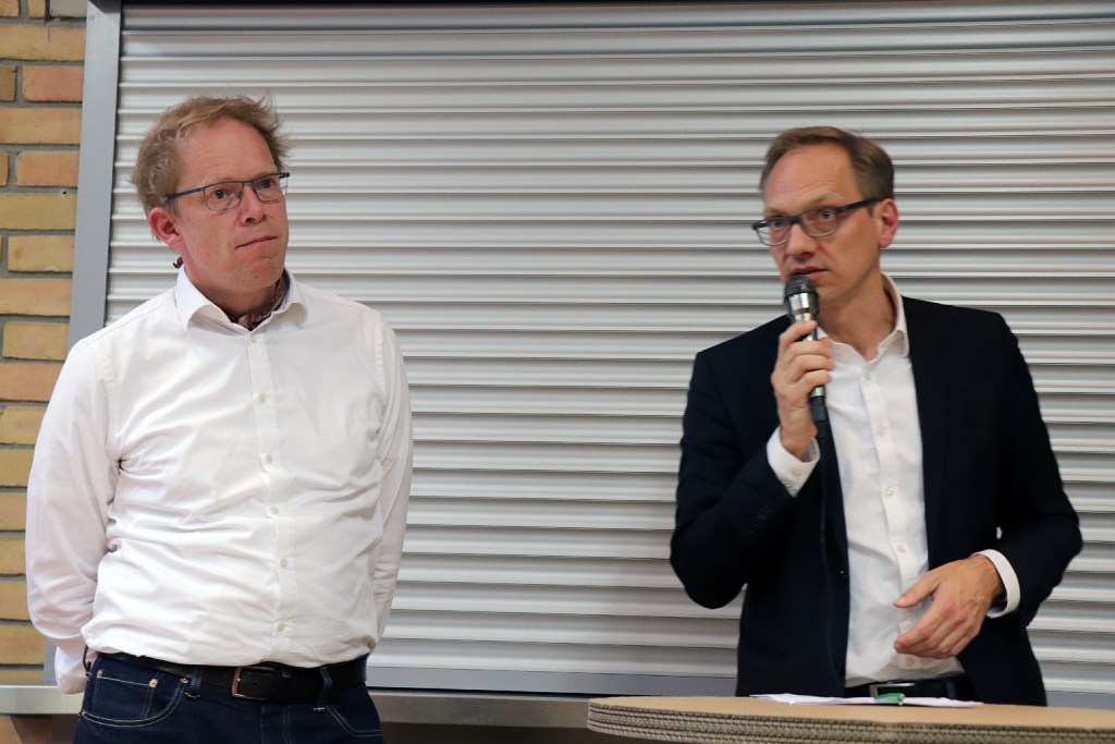Die Stadträte Ephraim Gothe (links) und Carsten Spallek bei einer Infoveranstaltung 2019. Foto: Schnell