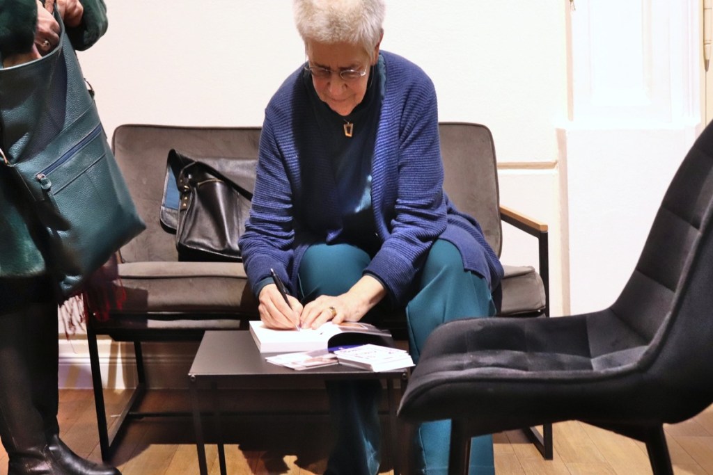 Elke Schilling signiert