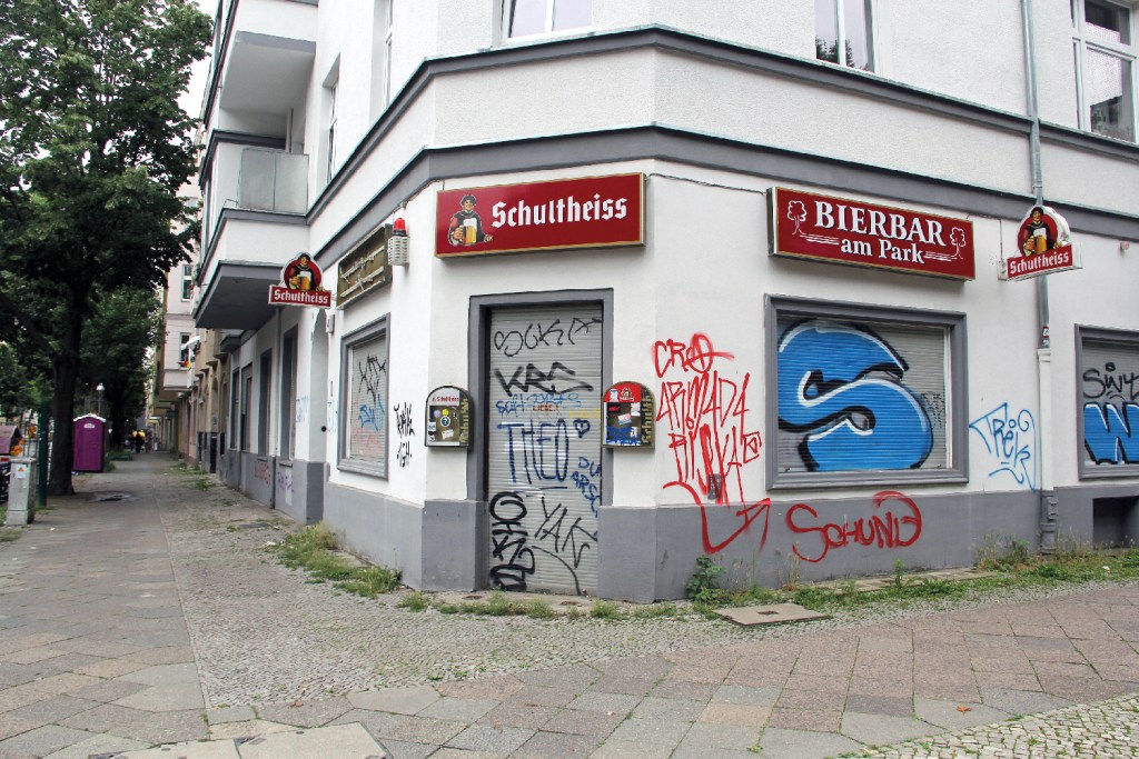 Die leerstehende Gaststätte an der Ecke Türkenstraße und Edinburger Straße könnte zur neuen Adresse des Kinderladens werden. Foto: Hensel