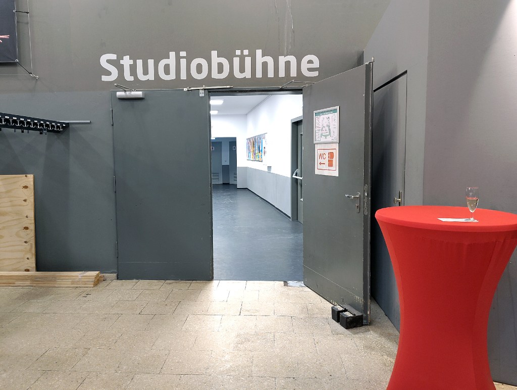 Eingang zur Studiobühne im Atze Musiktheater. Foto: Hensel