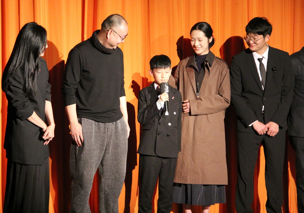 Wang Shang, Darsteller der Hauptfigur im Film, beantwortet im City Kino eine Zuschauerfrage. Foto: Hensel