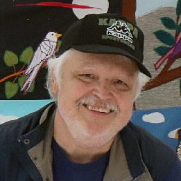 Hajo Lange, bekannt als Bastel-Hajo, beim Kiezfest im Brunnenviertel. Foto: Hensel