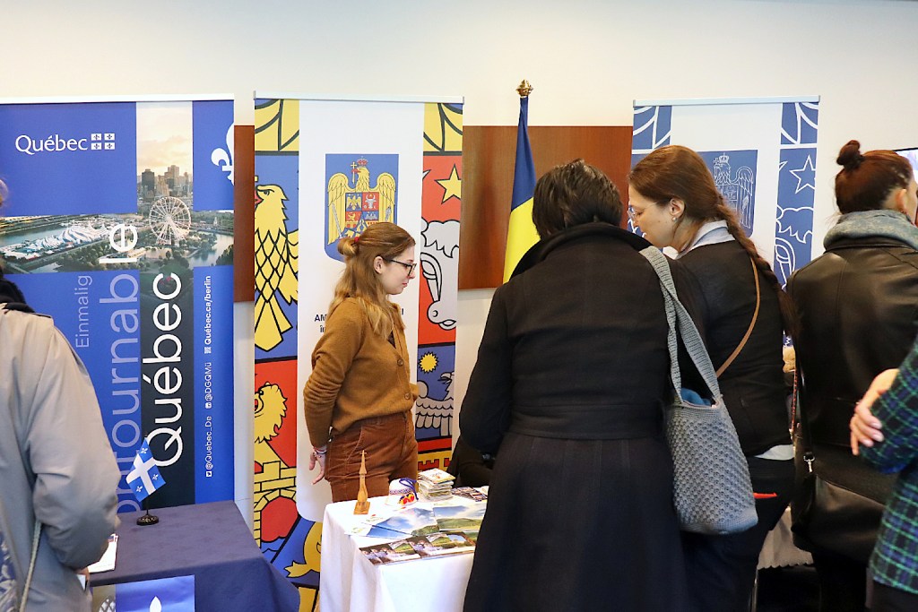 Infostand bei der Fête des Francophonies. Foto: Schnell