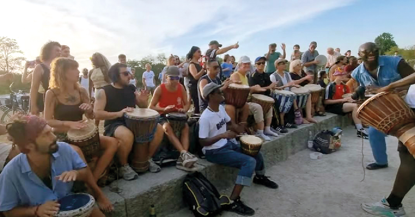 Drum Circle: Trommeln im Mauerpark