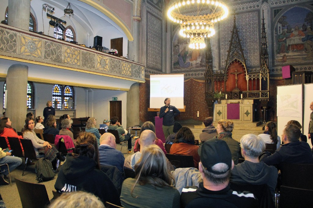 Informationsveranstaltung zur Erweiterung des Sprengelparks in der Osterkirche. Foto: Hensel