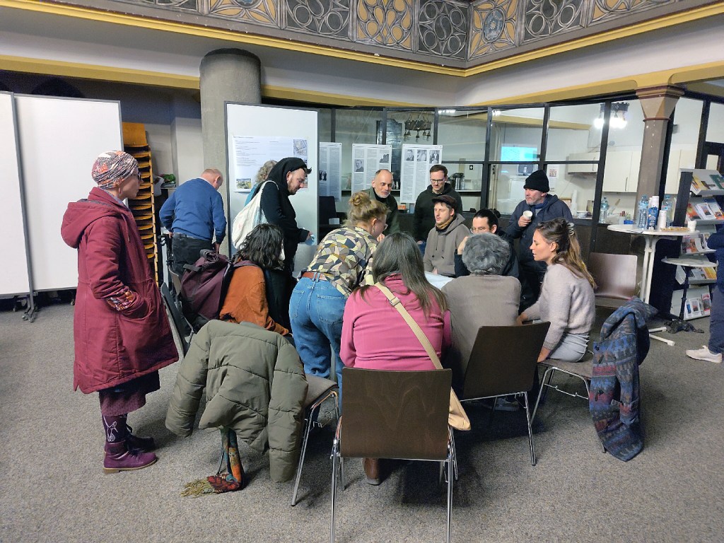 Einer der drei Thementische, an denen Ideen eingebracht werden konnten. Foto: Hensel