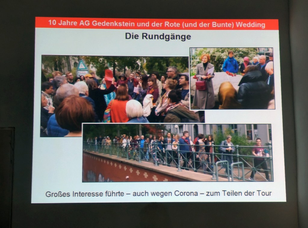 Der kurze Diavortrag wies auch auf die Rundgänge hin, die stets auf großes Interesse stoßen. Foto: Hensel