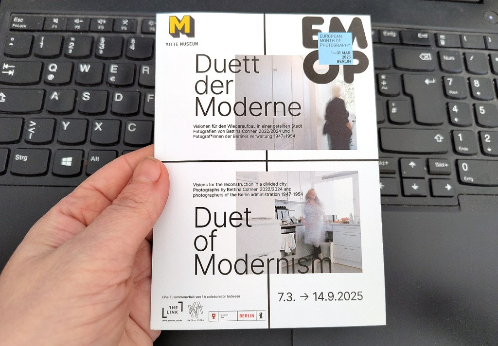 Handzettel für die Ausstellung "Duett der Moderne" im Mitte Museum. Foto: Hensel