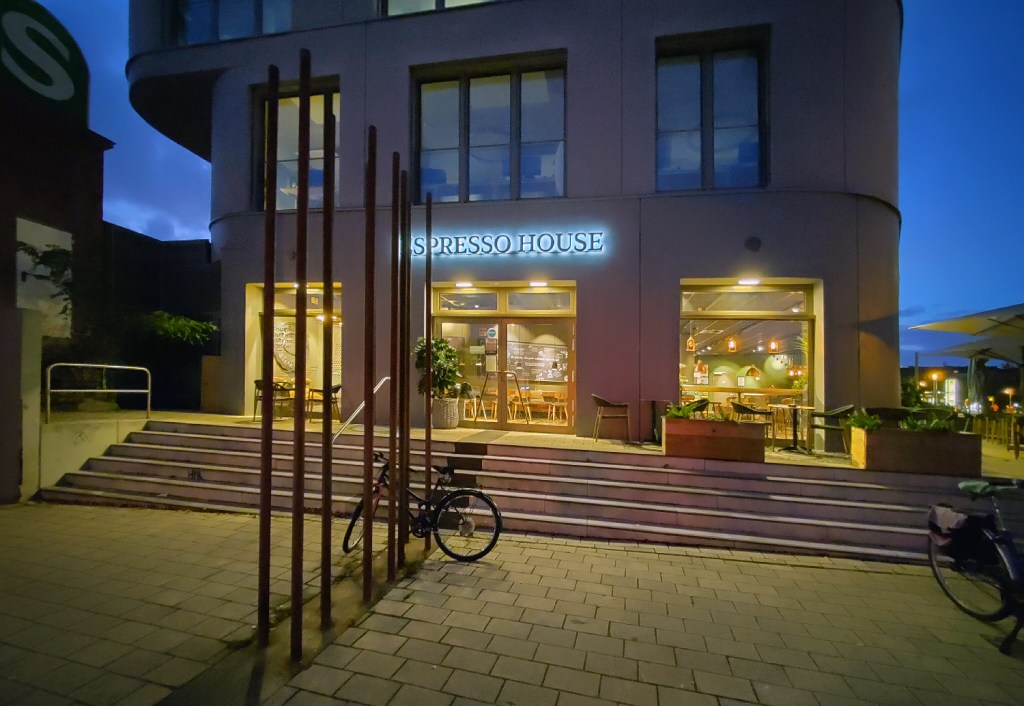 Espresso House Nordbahnhof in Berlin von außen