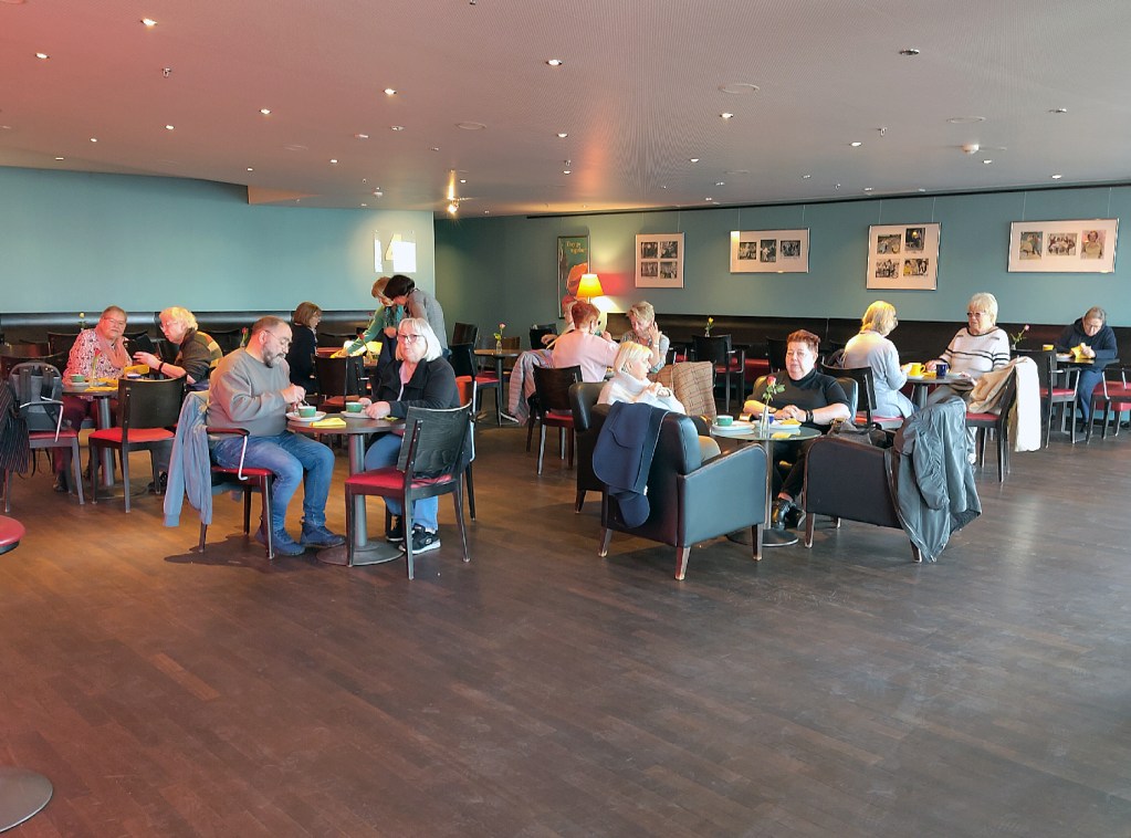 Vor dem Film wird im Alhambra Kuchen gegessen und Kaffee getrunken. Foto: Hensel