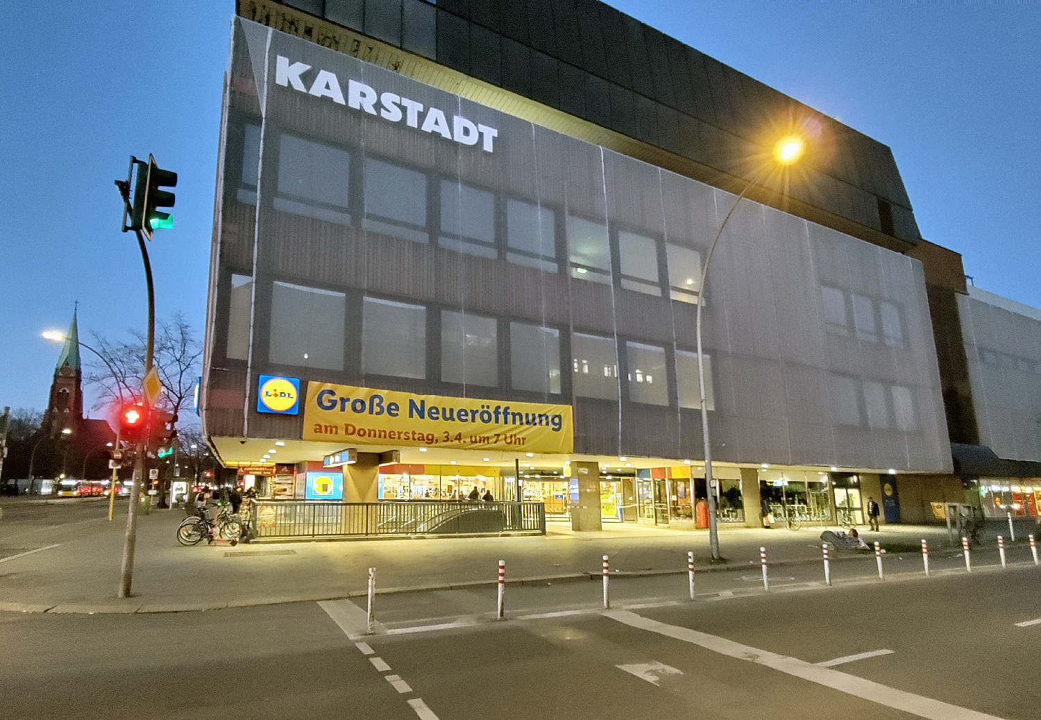 Discounter Lidl eröffnet im Karstadt-Haus am Leo