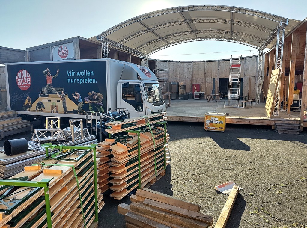 Die letzten Arbeiten vor der Saisoneröffnung am 10. Mai. Foto: Hensel