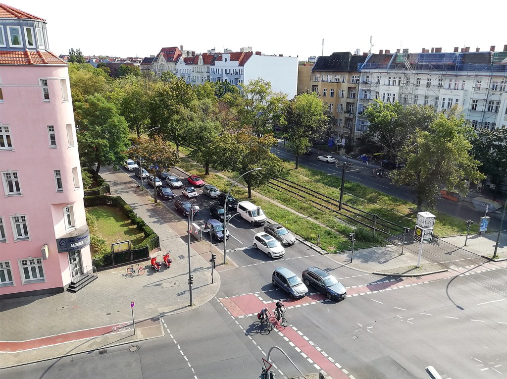 Blick auf die Osloer Straße vom ehemaligen Umspannwerk Christiania aus. Foto: Hensel