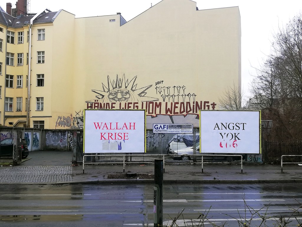 Osloer Straße: Plakat der Künstlergruppe Angst Yok. Foto: Hensel
