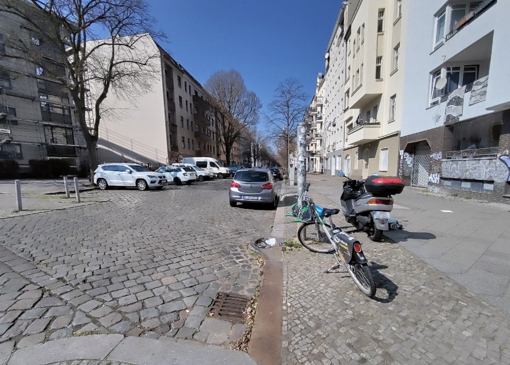 Der Abschnitt der Soldiner Straße, für den der Beschluss eine Entsiegelung vorschlägt. Foto: Hensel