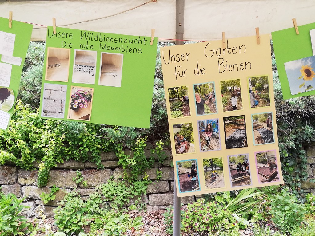 An einem Infostand bei der Präsentation beim Umwelt- und Klimapreis 2024. Foto: Hensel