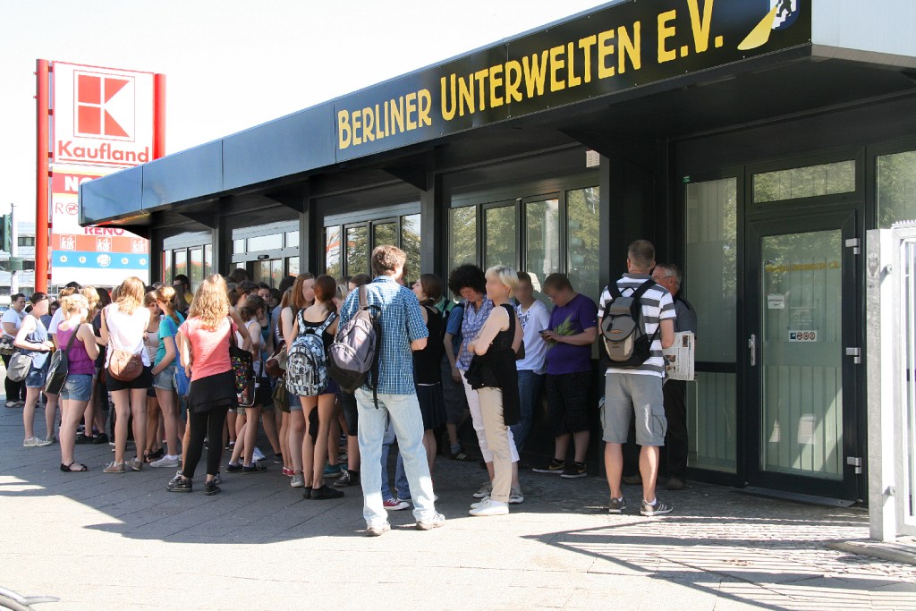 Hier gibt's Tickets! Der Shop der Berliner Unterwelten am Bahnhof Gesundbrunnen. Foto: Hensel