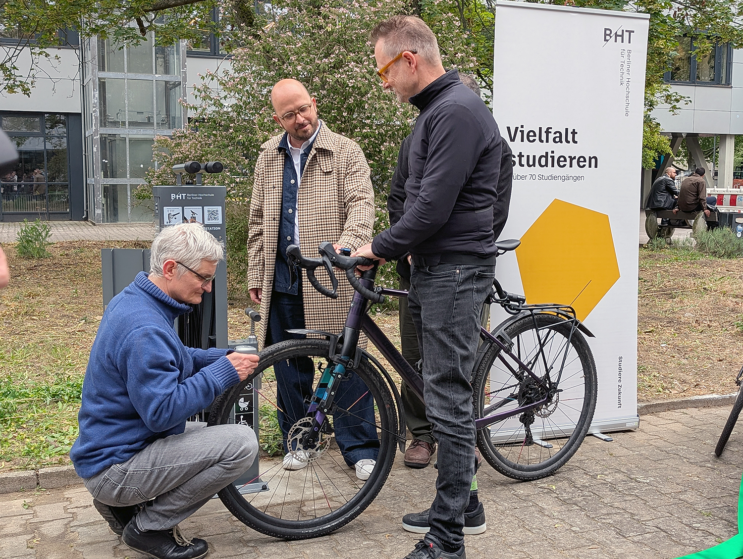 Neue Fahrradreparaturstation an der BHT