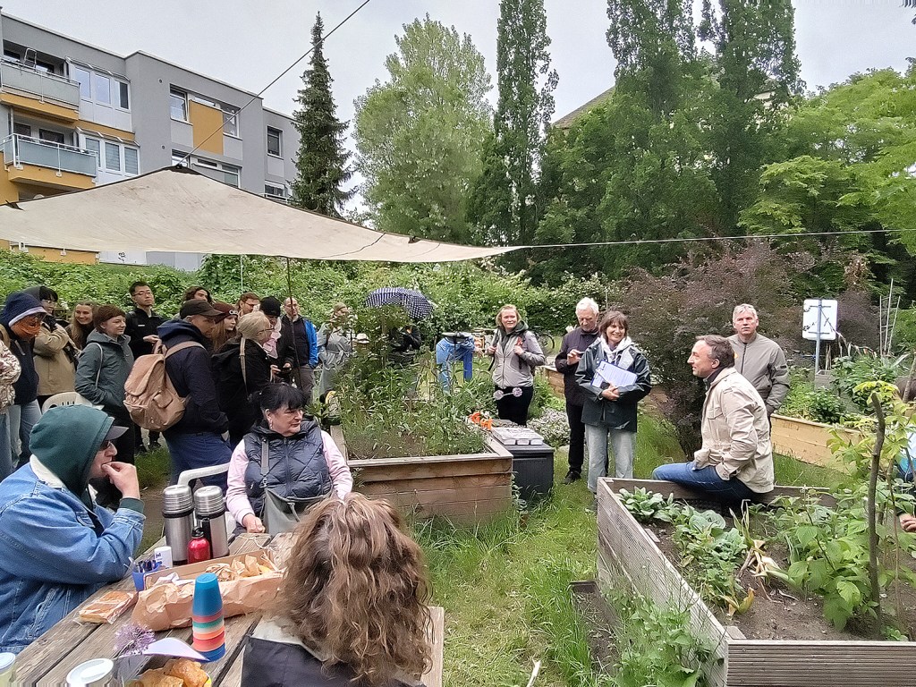 Viel Besuch im Elstergarten. Foto: Hensel