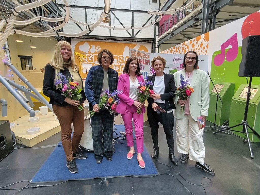 Offizielles Gruppenbild zur Eröffnung (v.l.): Dr. Marion Bleß, Ulrike Folkerts, Katharina Günther-Wünsch, Ursula Pischel und Moderatorin Malina Florentine Sternberg. Foto: Hensel