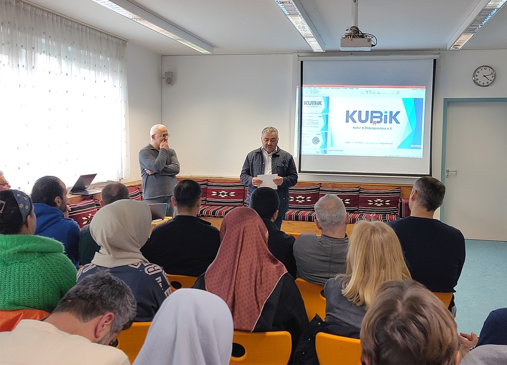 Bei der Auftaktveranstaltung des neuen Ehrenamtsprojekts in der Badstraße 12. Foto: Hensel