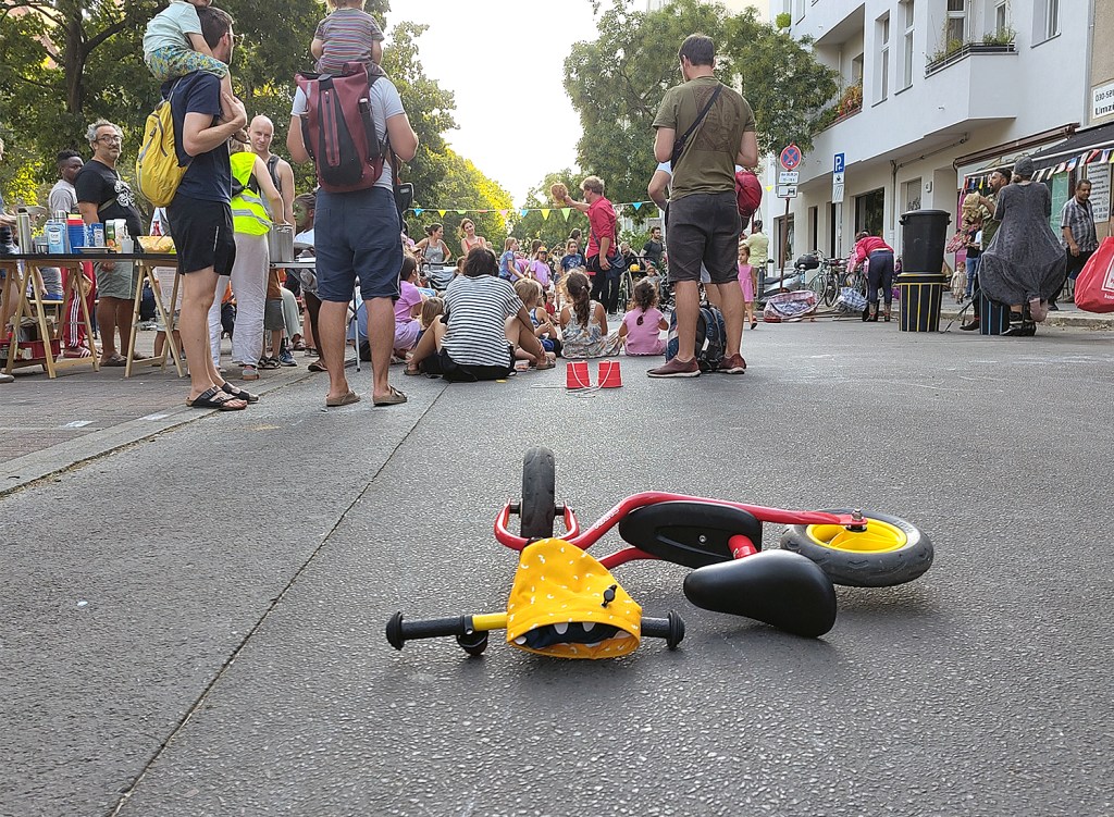 Die Nazarethkirchstraße als Spielstraße (2024). Foto: Hensel