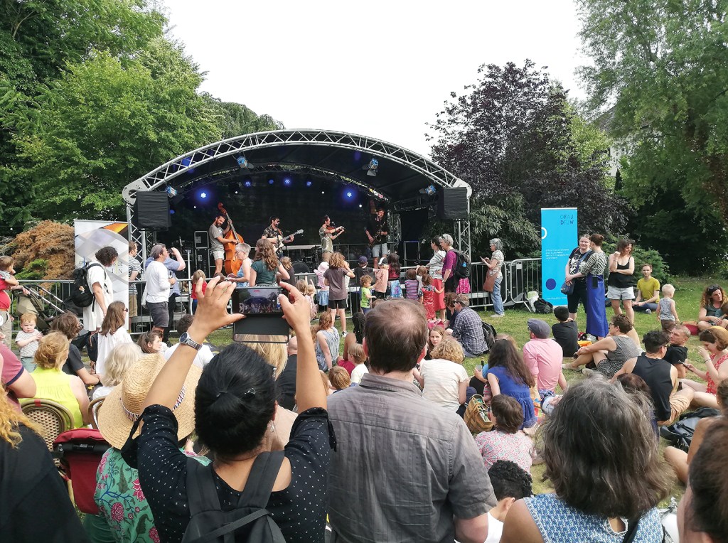 Beim Musikfest am Centre Français. Foto: Hensel