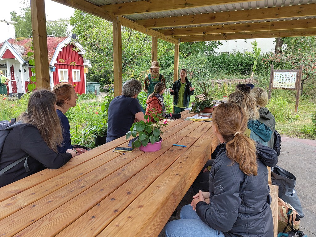 Workshop im Garten beim Schulgartentag. Foto: Hensel