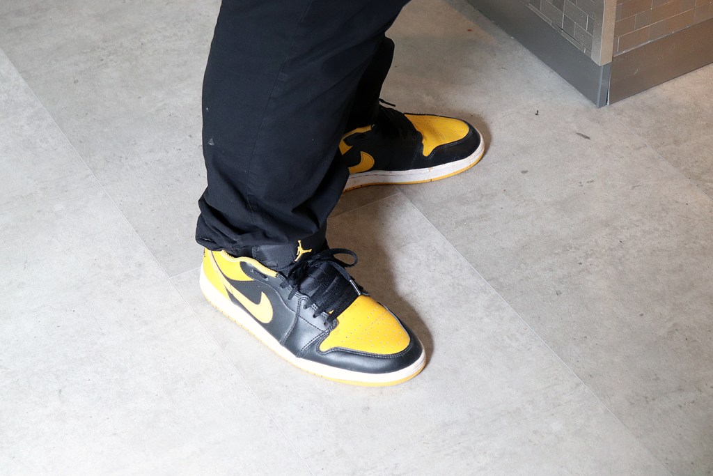 Kawa-Style: Sogar Kacper Czachowskis Schuhe sind auf die Caféfarben abgestimmt. Foto: Schnell