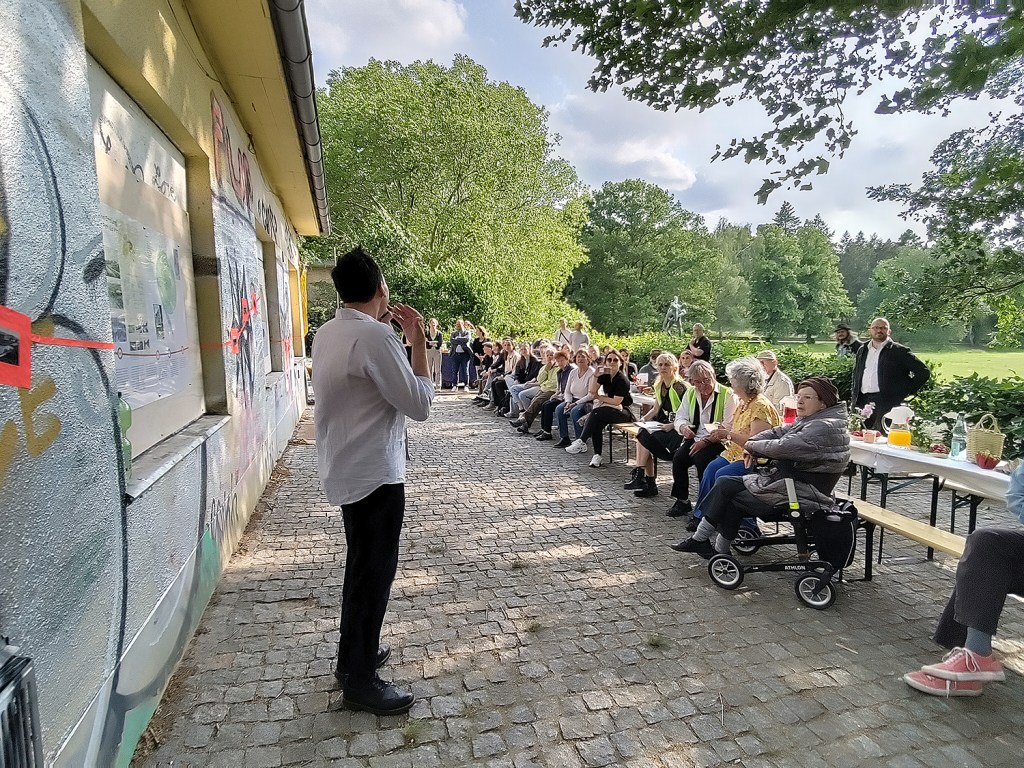 Bei der Vernissage am Parkcafé Rehberge. Foto: Hensel
