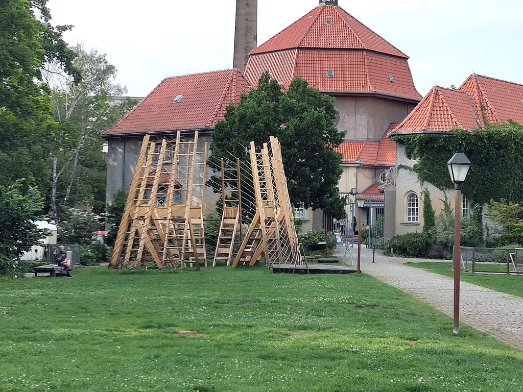 The Vegetable Parliament: Ein öffentliches Kunstprojekt im Garten des Silent Green Kulturquartiers. Foto: Hensel
