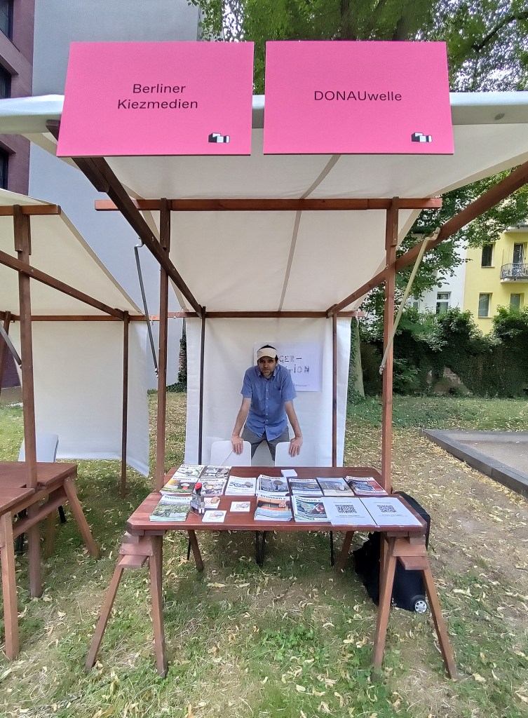 Andrei Schnell am Stand der Bürgerredaktion. Foto: Hensel